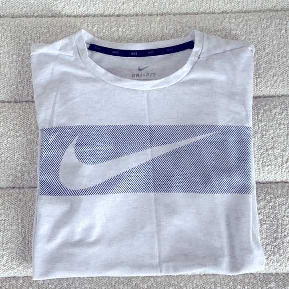 Nike Dri-Fit/ Size Medium - Picture 1 of 1